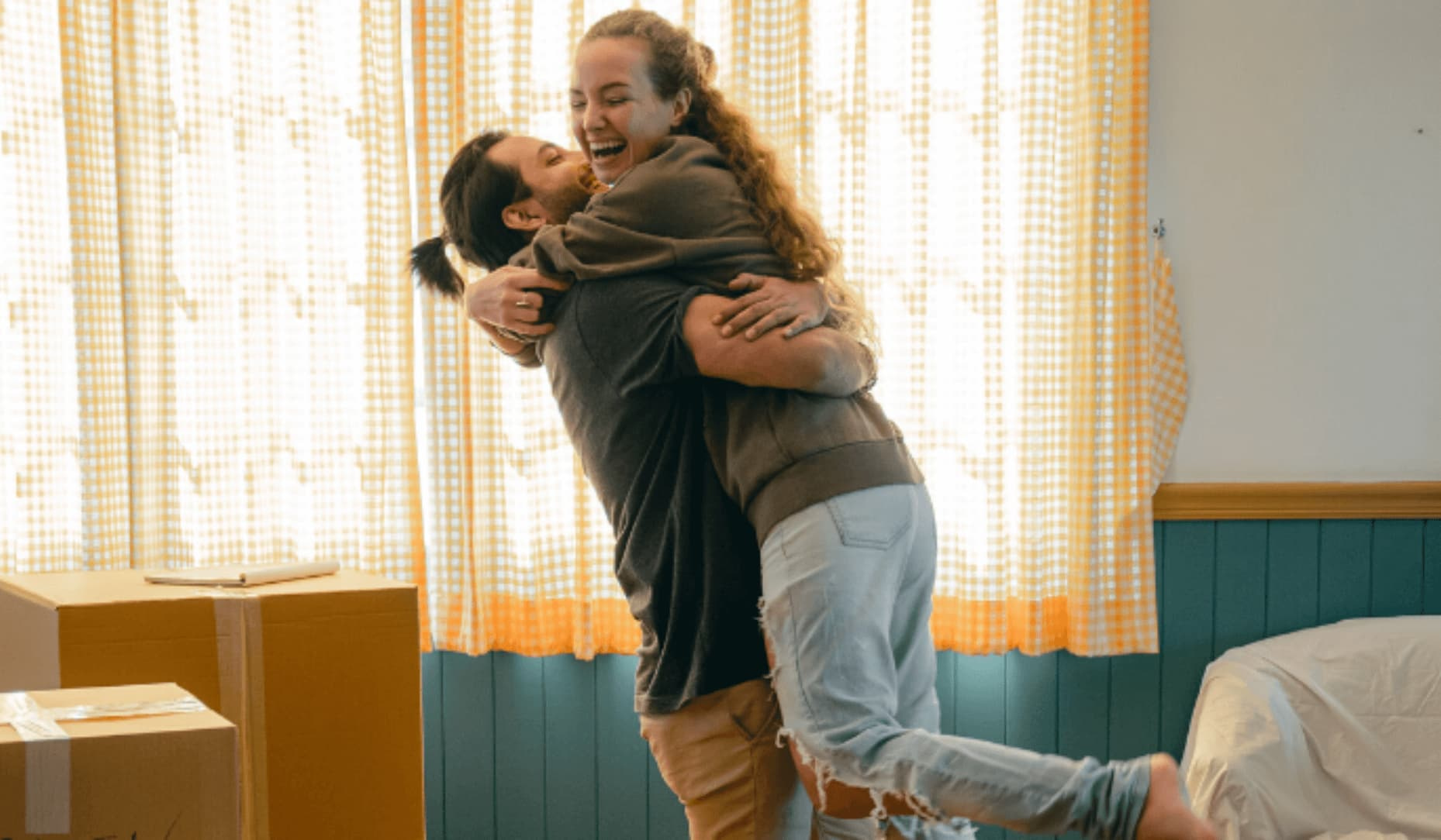 How to move in with a partner for the first time ?