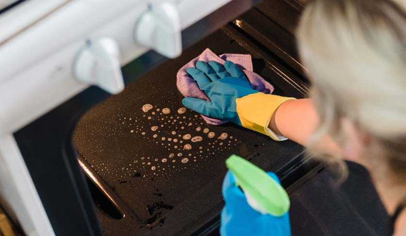 How should you clean your apartment when your lease ends ?